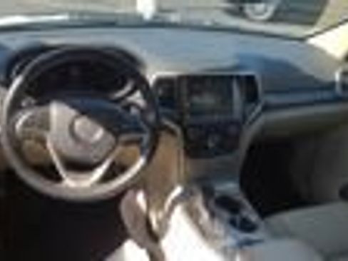 Used 2017 Jeep Grand Cherokee Limited image 2