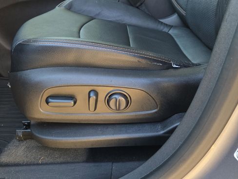 Used 2018 Chevrolet Equinox LT image 20