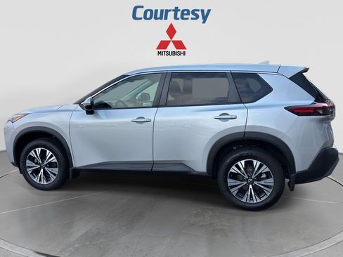 Used 2022 Nissan Rogue SV AWD/4WD image 2