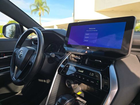 Certified 2023 Toyota Venza Limited image 10