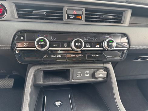 Used 2024 Honda Pilot Touring image 12