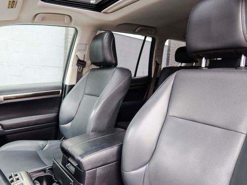 Used 2015 Lexus GX 460 w/ Navigation Package image 12