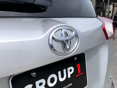Used 2013 Toyota RAV4 LE FWD image 31