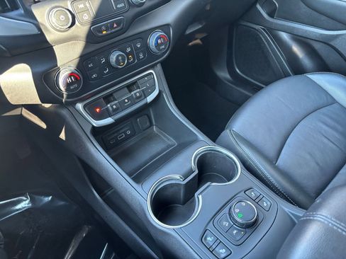 Used 2024 GMC Terrain SLT image 43