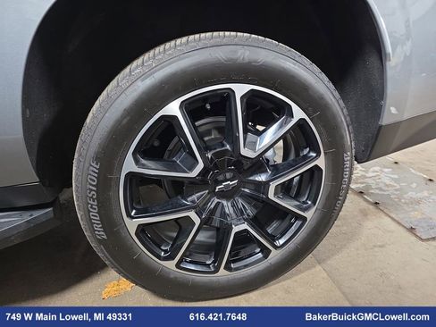 Used 2024 Chevrolet Suburban RST w/ Luxury Package image 32