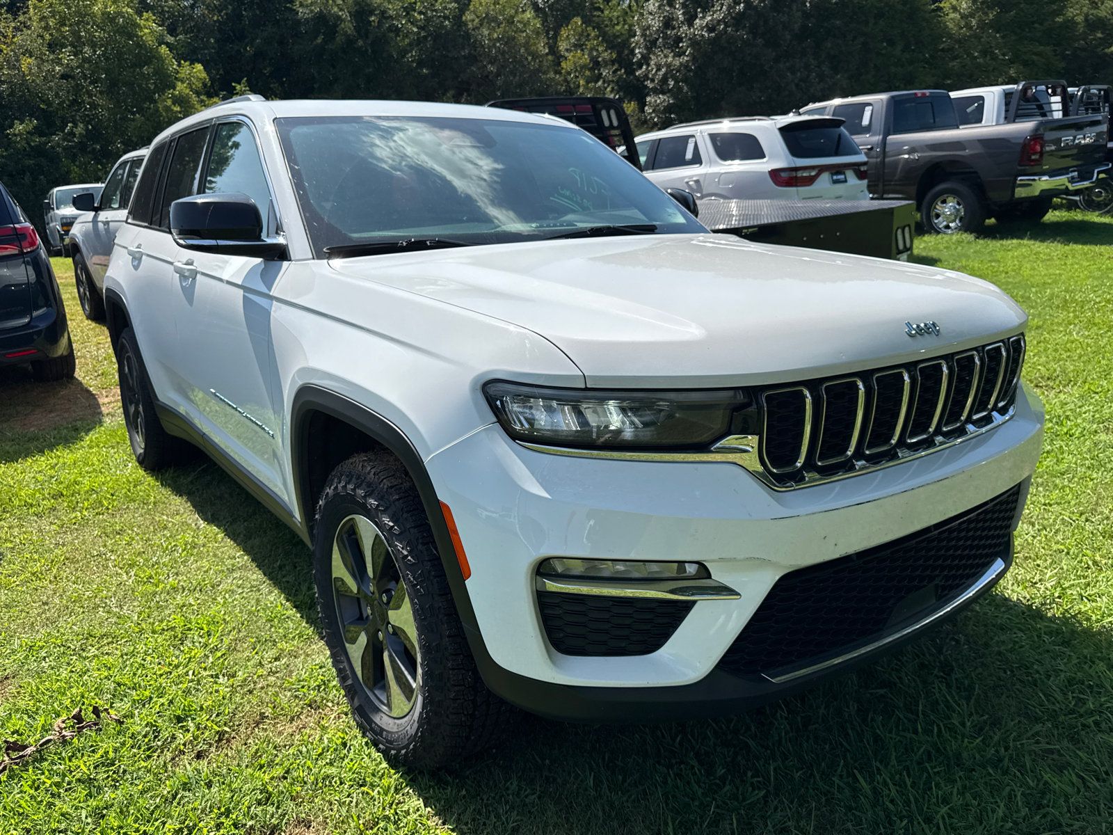 Used 2024 Jeep Grand Cherokee Limited 4xe AWD/4WD image 3