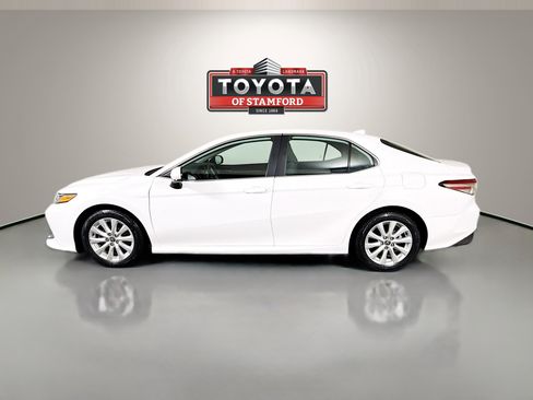 Used 2020 Toyota Camry LE FWD image 4