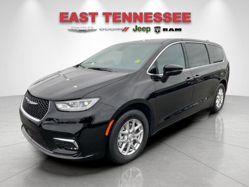 New 2026 Chrysler Pacifica Select image 7