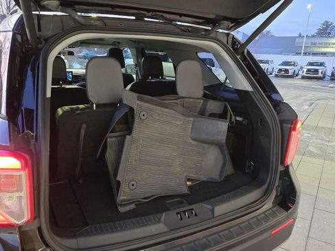 Used 2021 Ford Explorer XLT w/ Equipment Group 202A image 22