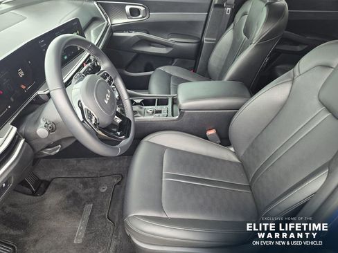 Certified 2025 Kia Sorento EX w/ Panoramic Sunroof Package FWD image 11