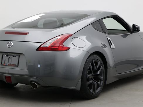 Used 2017 Nissan 370Z Coupe RWD image 7