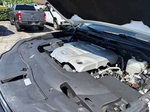 Used 2019 Lexus LX 570 4WD w/ Luxury Package image 13