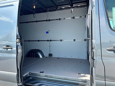 Used 2025 Mercedes-Benz Sprinter 2500 image 20
