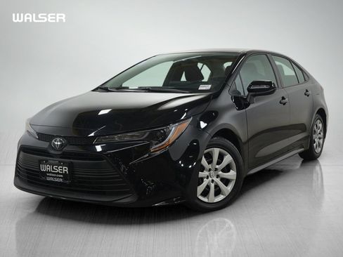 Used 2025 Toyota Corolla LE image 1