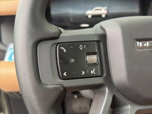 Used 2025 Land Rover Defender 110 X-Dynamic SE image 15