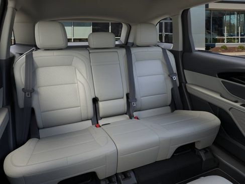Used 2026 Lincoln Nautilus Premier AWD/4WD image 11