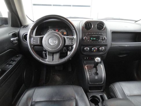 Used 2017 Jeep Patriot High Altitude image 11