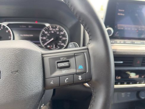 Used 2025 Nissan Rogue SV AWD/4WD image 17