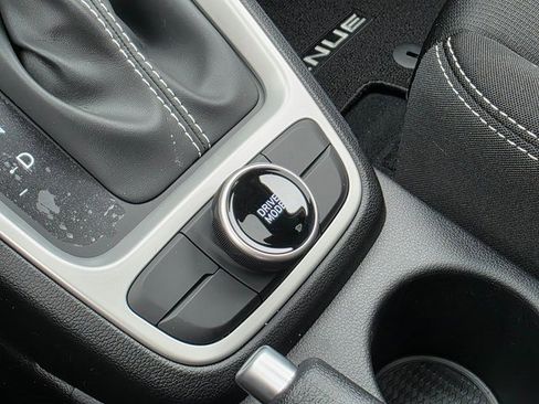 New 2025 Hyundai Venue SEL image 31