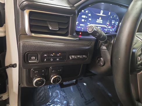 Used 2024 GMC Yukon XL Denali image 15