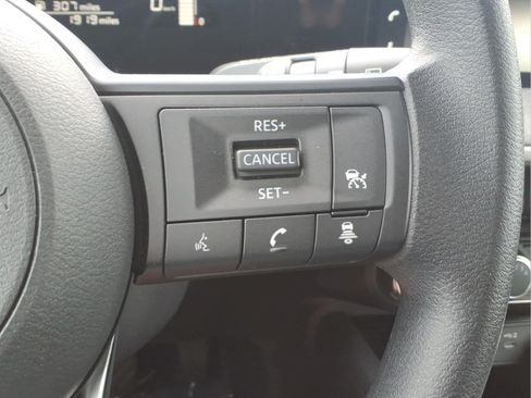 Certified 2025 Nissan Kicks SV FWD image 18