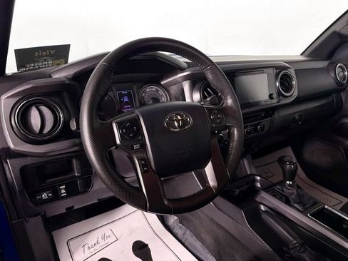 Used 2016 Toyota Tacoma TRD Sport AWD/4WD image 9