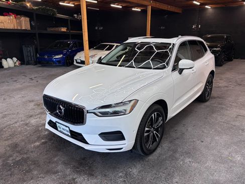 Used 2018 Volvo XC60 T6 Momentum w/ Vision Package AWD/4WD image 3