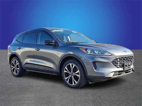 Used 2022 Ford Escape SE w/ SE Sport Appearance Package image 3