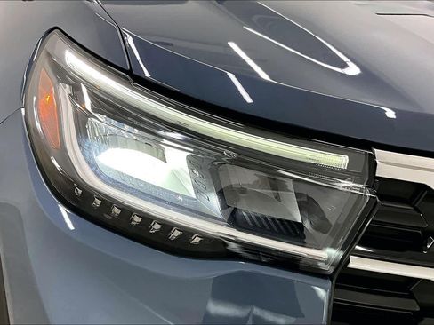 Used 2025 Ford Explorer Active w/ Active Comfort Package RWD image 28