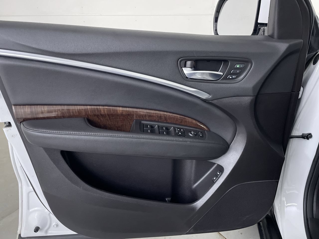 Used 2020 Acura MDX SH-AWD image 11