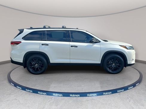 Used 2019 Toyota Highlander SE w/ Nightshade Edition AWD/4WD image 5