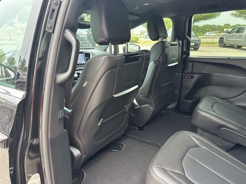 New 2026 Chrysler Pacifica Select image 46