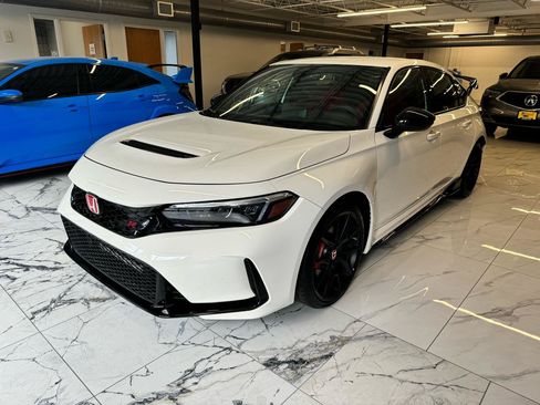 Used 2024 Honda Civic Type R image 3