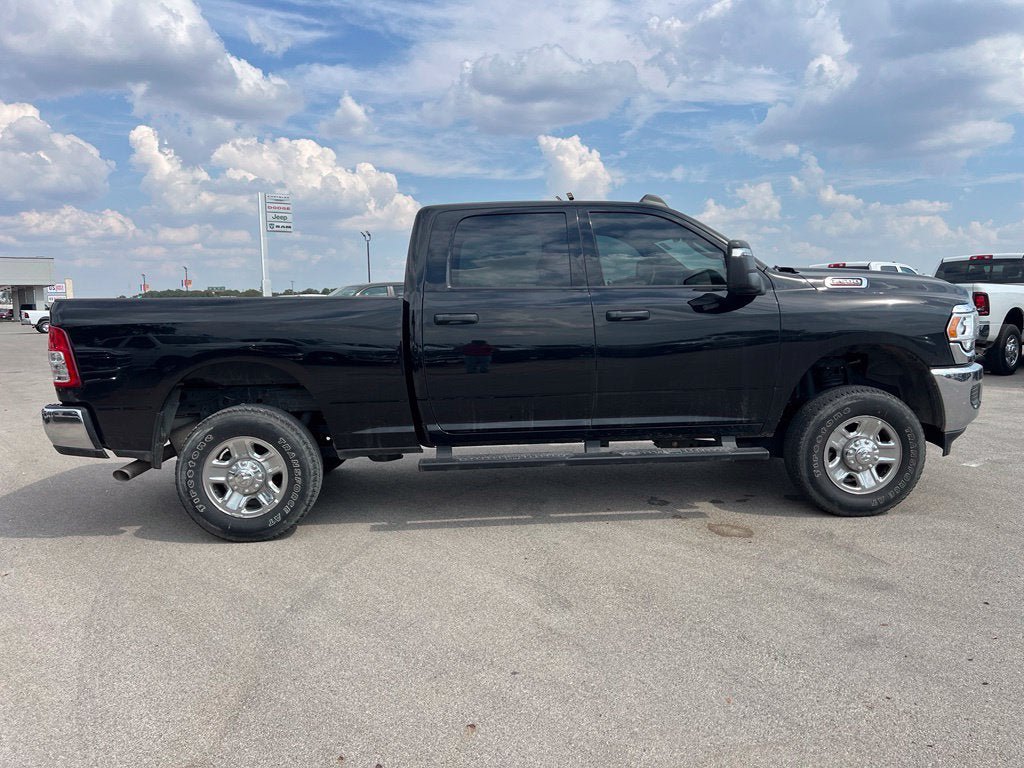 Used 2024 RAM 2500 Tradesman w/ Chrome Appearance Group AWD/4WD image 4
