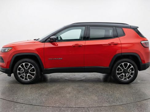 Used 2025 Jeep Compass Trailhawk image 5