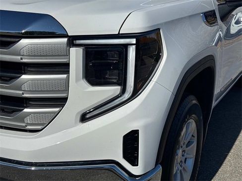 Used 2025 GMC Sierra 1500 SLE image 11