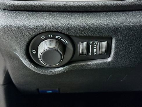 New 2026 Chrysler Voyager LX image 10