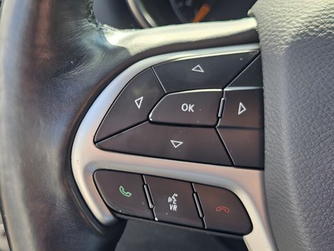 Used 2020 Jeep Grand Cherokee Laredo AWD/4WD image 22