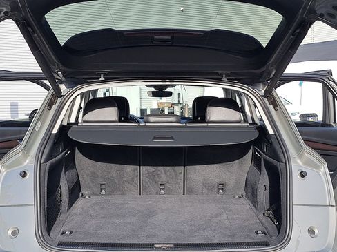 Used 2023 Audi Q5 e Premium w/ Convenience Package image 12