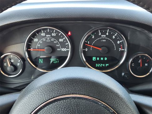 Used 2017 Jeep Wrangler Unlimited Sahara w/ Connectivity Group image 17