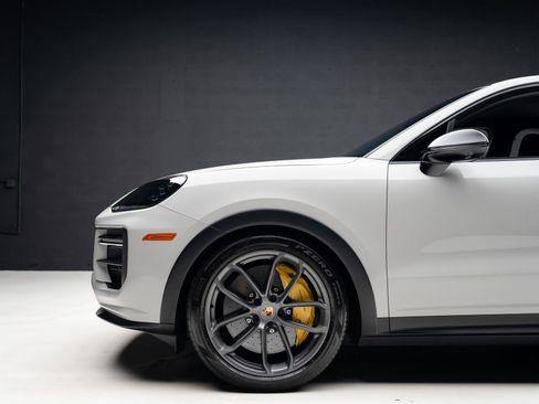 Used 2024 Porsche Cayenne Turbo GT image 18