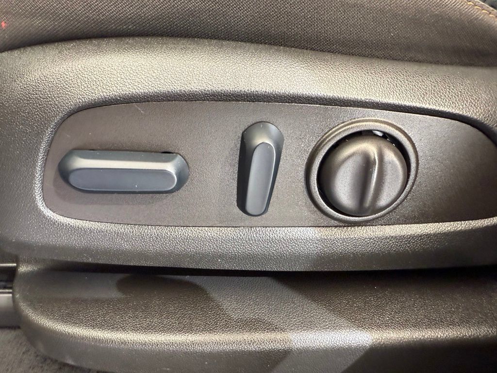 Used 2023 Chevrolet Equinox LT FWD image 25