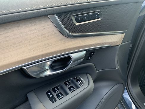 Used 2025 Volvo XC90 B6 Plus image 15