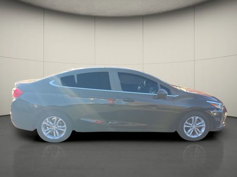 Used 2019 Chevrolet Cruze LT FWD image 10
