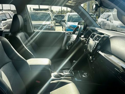 Used 2022 Toyota 4Runner SR5 Premium image 8