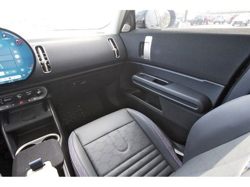 Used 2025 MINI Cooper Countryman S w/ Comfort Package Max image 13