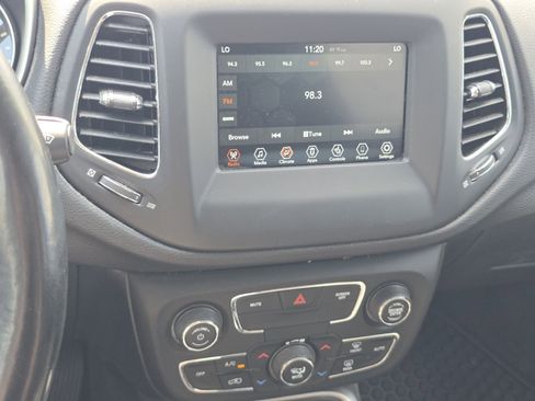 Used 2020 Jeep Compass Latitude w/ Cold Weather Group AWD/4WD image 28