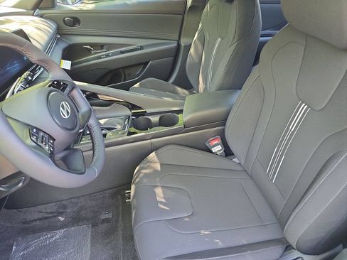 Used 2025 Hyundai Elantra SEL FWD image 15
