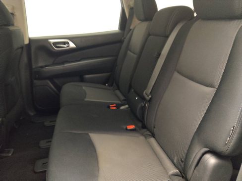Used 2019 Nissan Pathfinder S FWD image 18