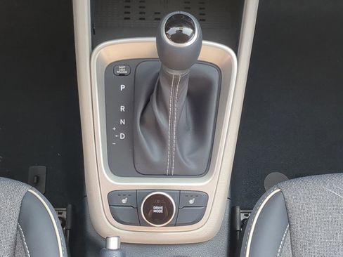 New 2025 Hyundai Venue Limited FWD image 18